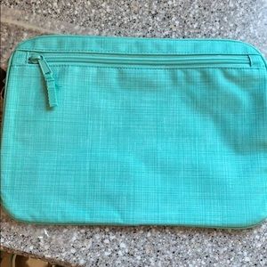 Thirty - One Pocket A Tote